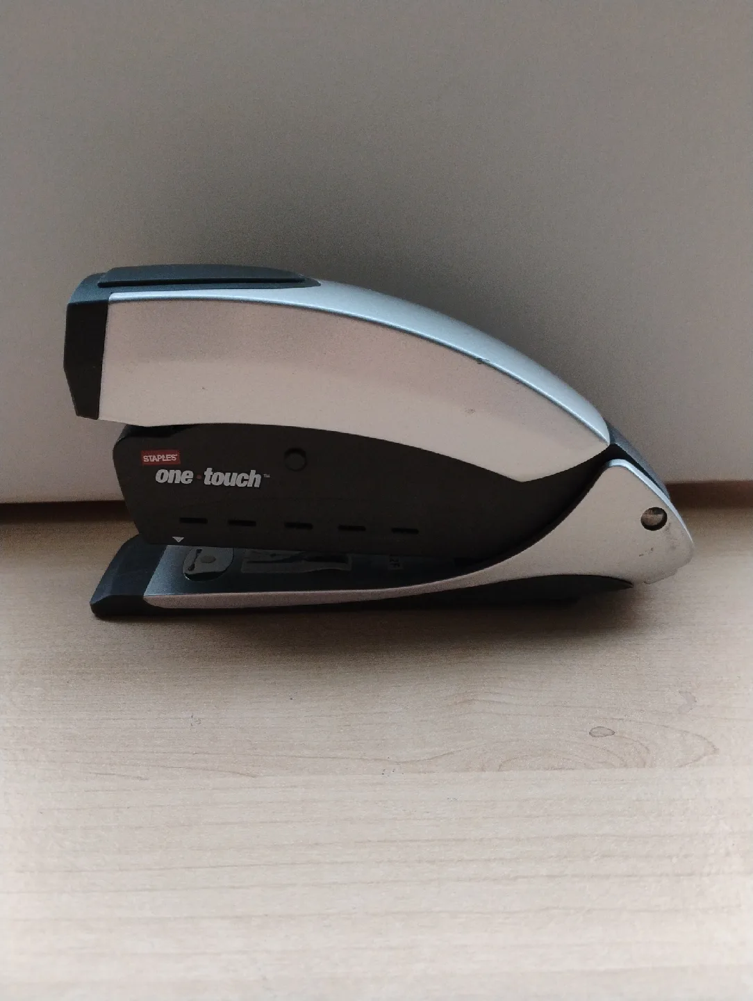 Staples One Touch Stapler thumbnail