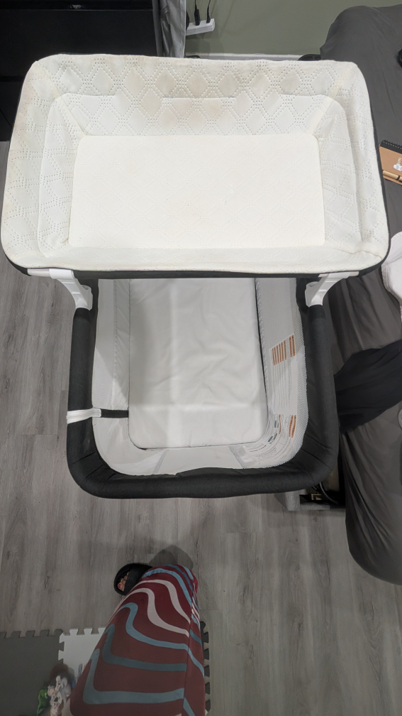 Baby Bassinet - Adjustable Height-with changing table - photo 3