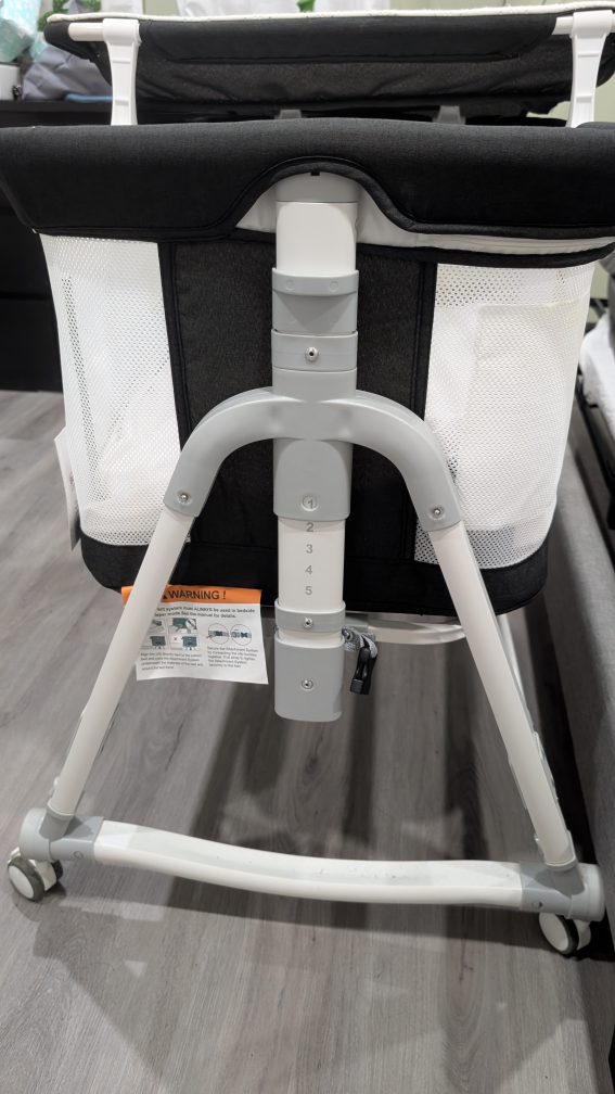 Baby Bassinet - Adjustable Height-with changing table - photo 4