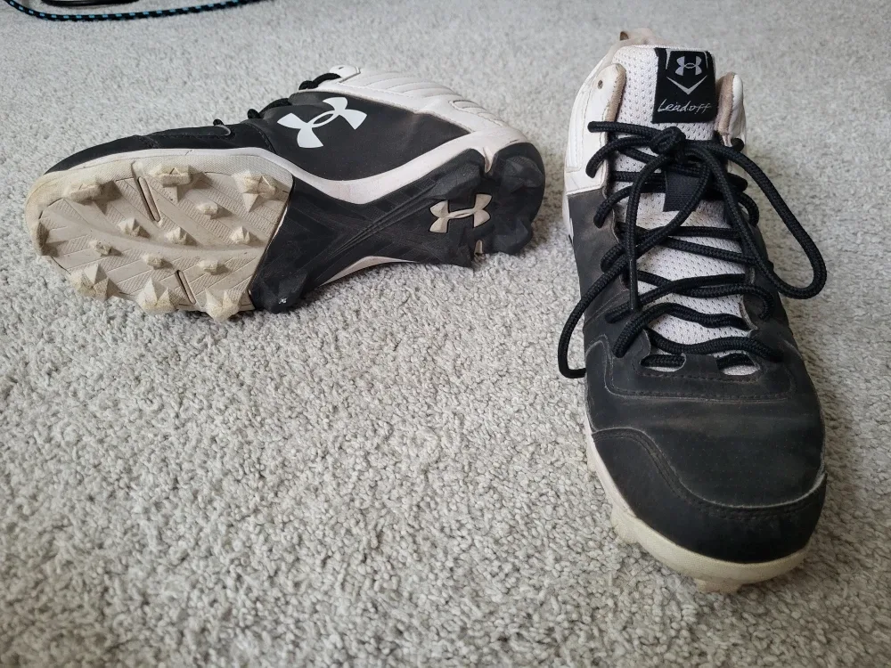 Under Armour Leadoff RM Baseball Cleats US 8 image indicator(2)