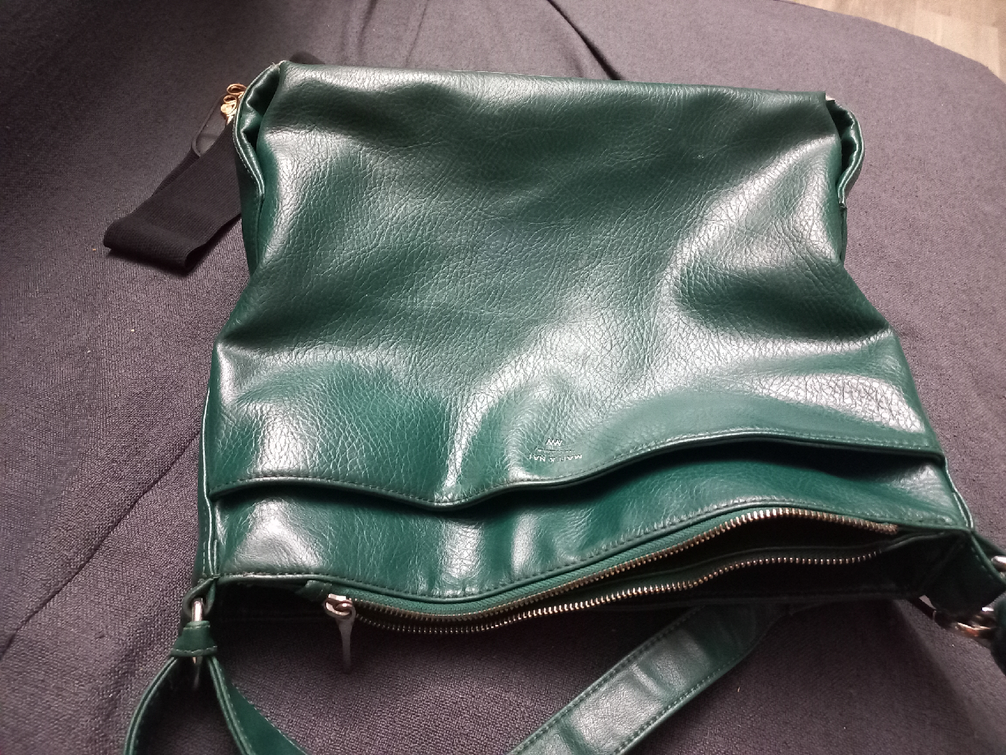 one get one free handbag - photo 2
