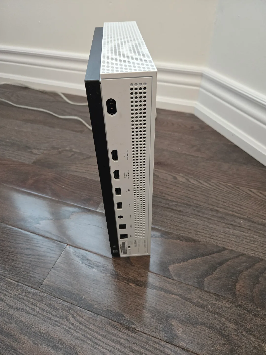 Xbox One S White Console image indicator(2)