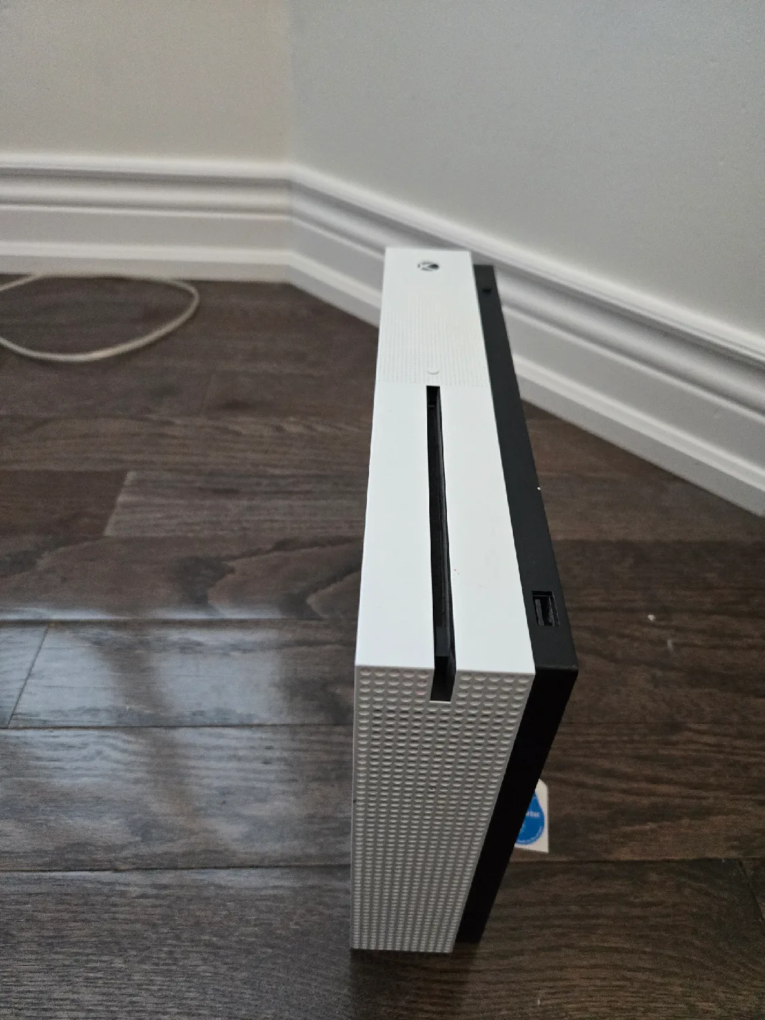 Xbox One S White Console image indicator(5)