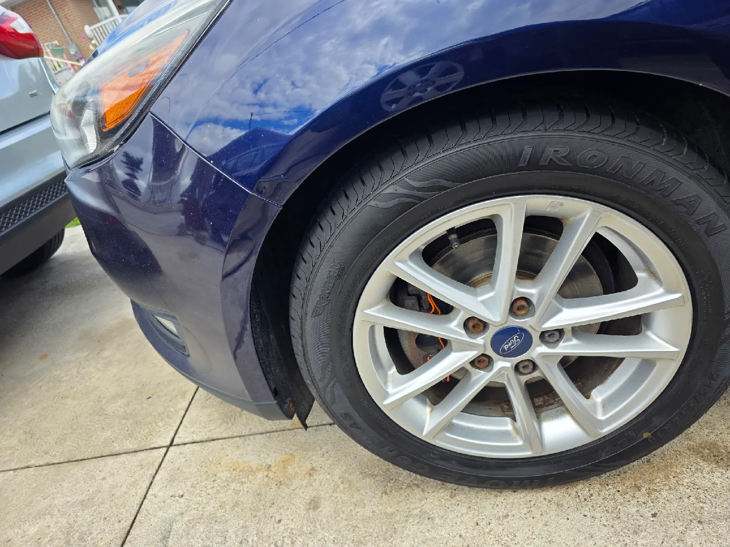 Ford Focus Hatchback - Blue image indicator(2)