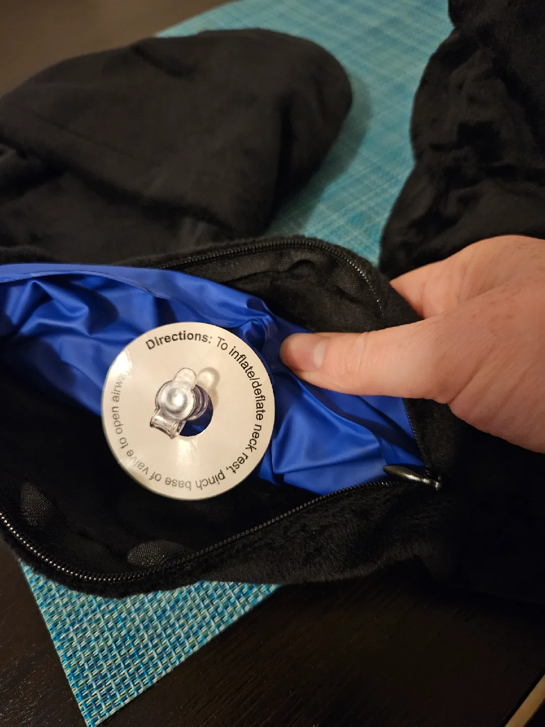 Black Inflatable Travel Neck Pillow image indicator(3)