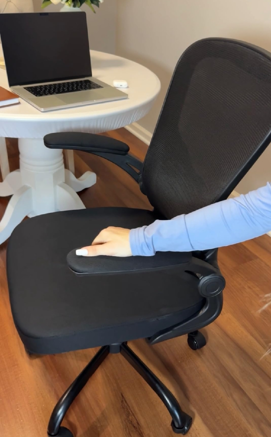 desk and chair - photo 4