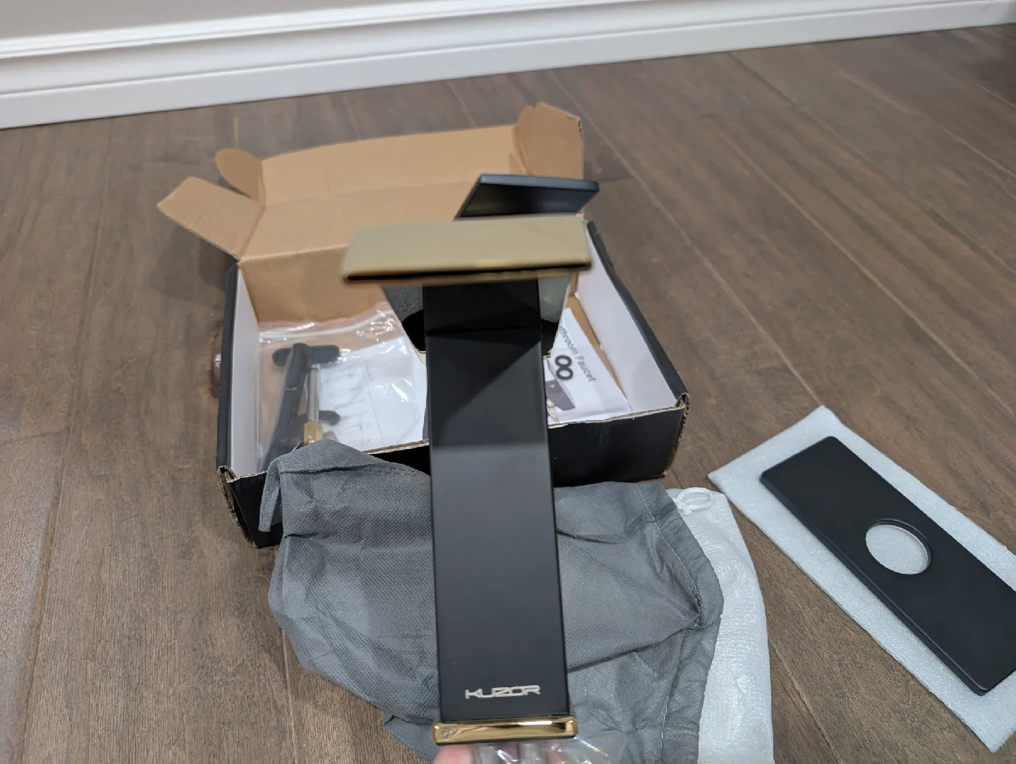 Brand New Bathroom Waterfall Faucet For Sale image indicator(4)