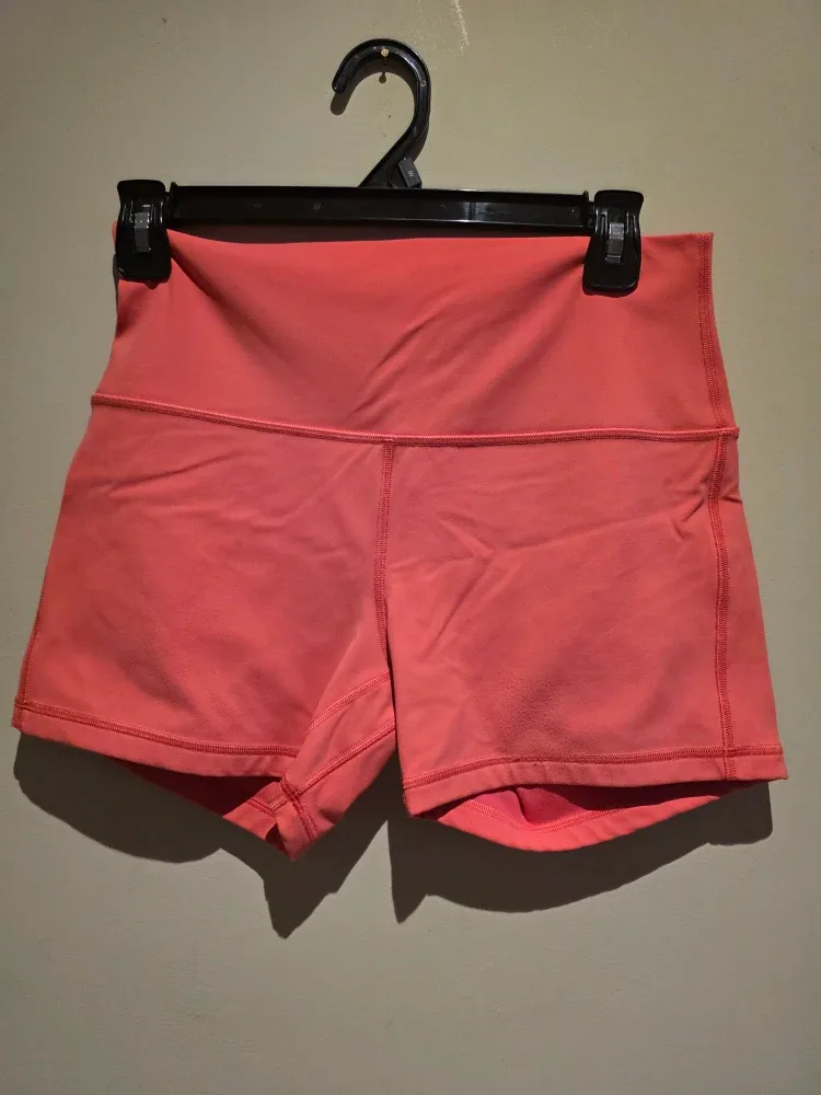 Lululemon Hotty Hot Shorts Size 4 thumbnail