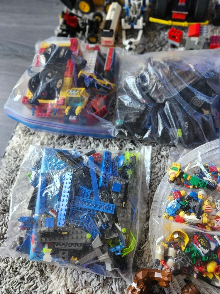 VINTAGE LEGO COLLECTION LOT image indicator(3)