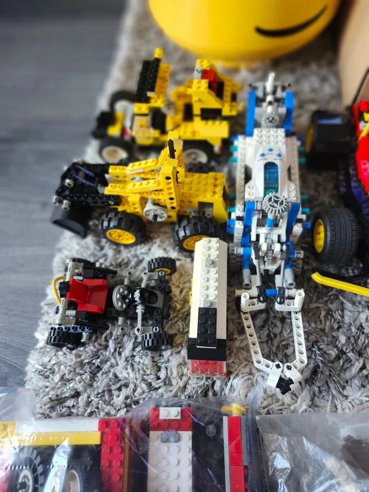 VINTAGE LEGO COLLECTION LOT image indicator(5)