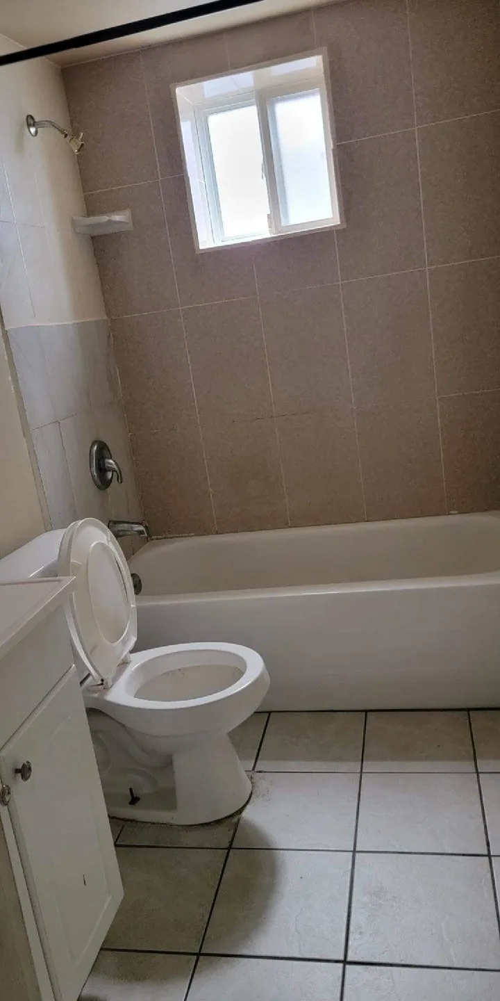 1 Bed 1 Bath image indicator(3)