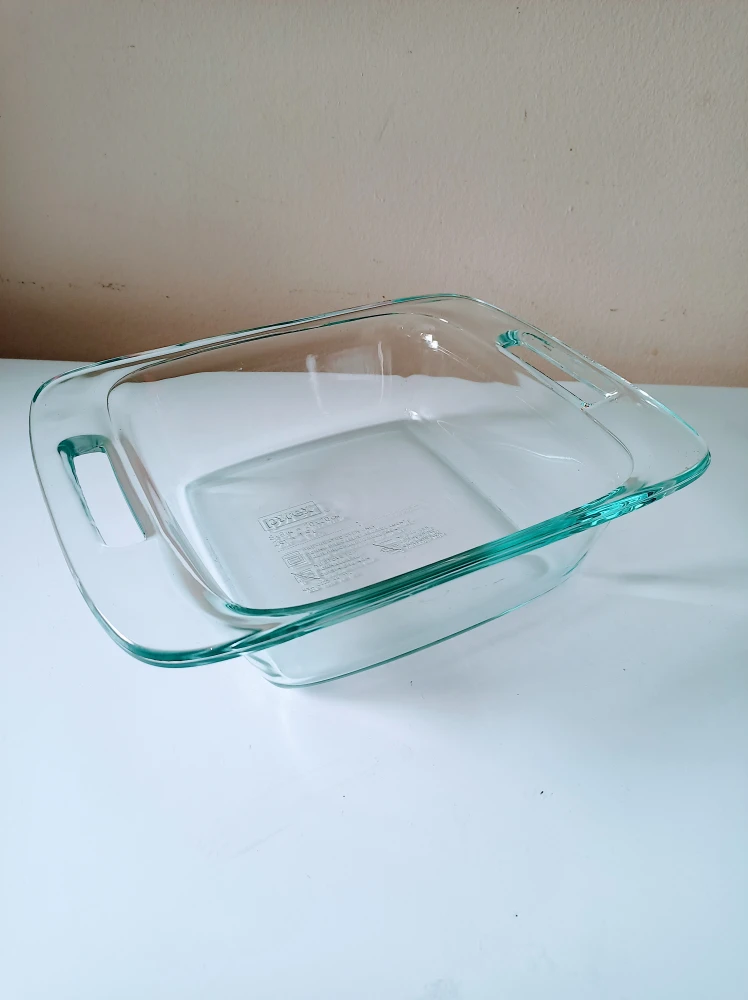LikeNew~8"/2qt Pyrex Oven Dish 🥕