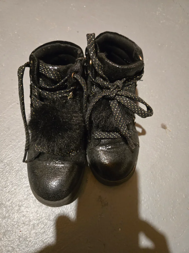 Black Glittery Girls Boots Size 11 image indicator(2)