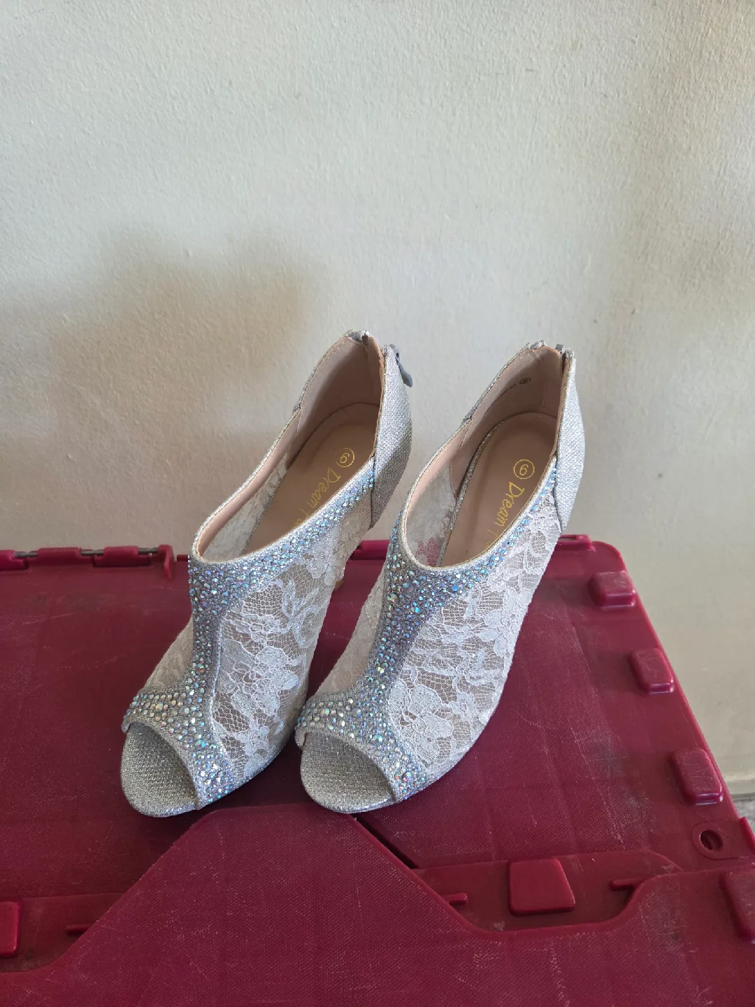 Dream Pairs Silver Heels, Size 6 thumbnail