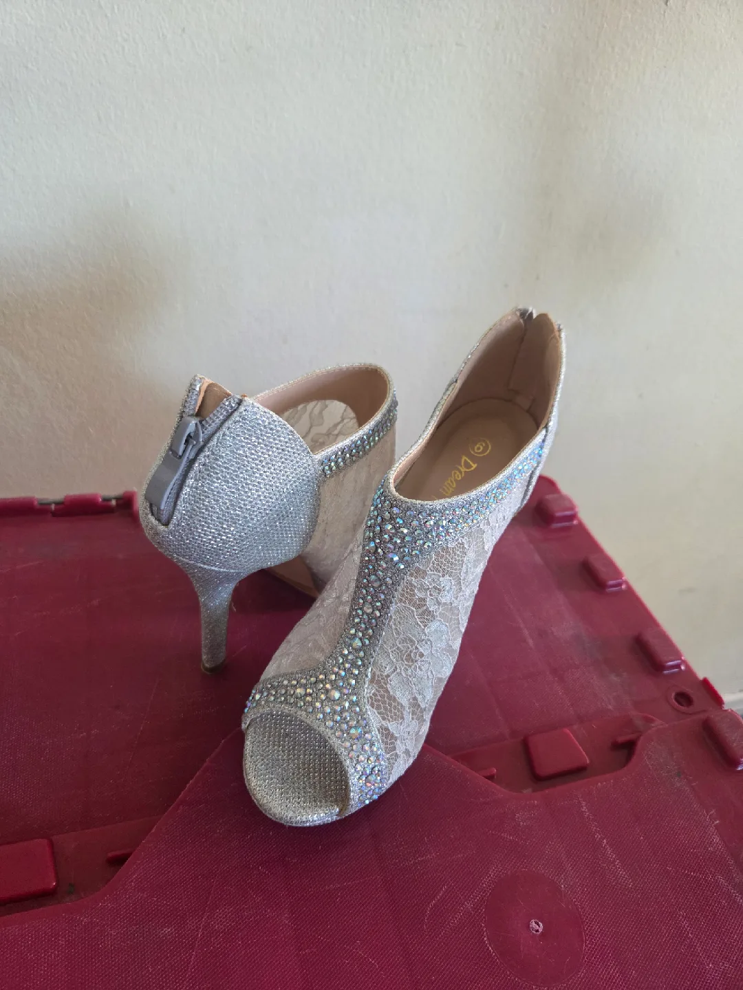 Dream Pairs Silver Heels, Size 6 image indicator(2)