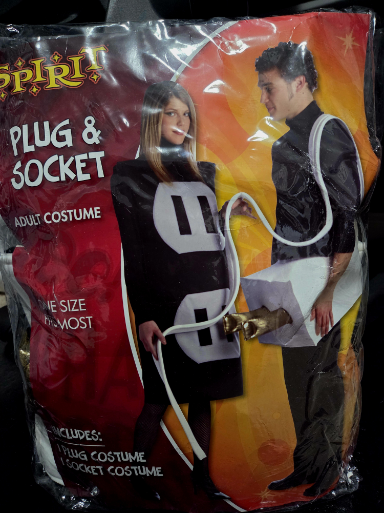 Halloween Couples Costume -  Plug & Socket - photo 2