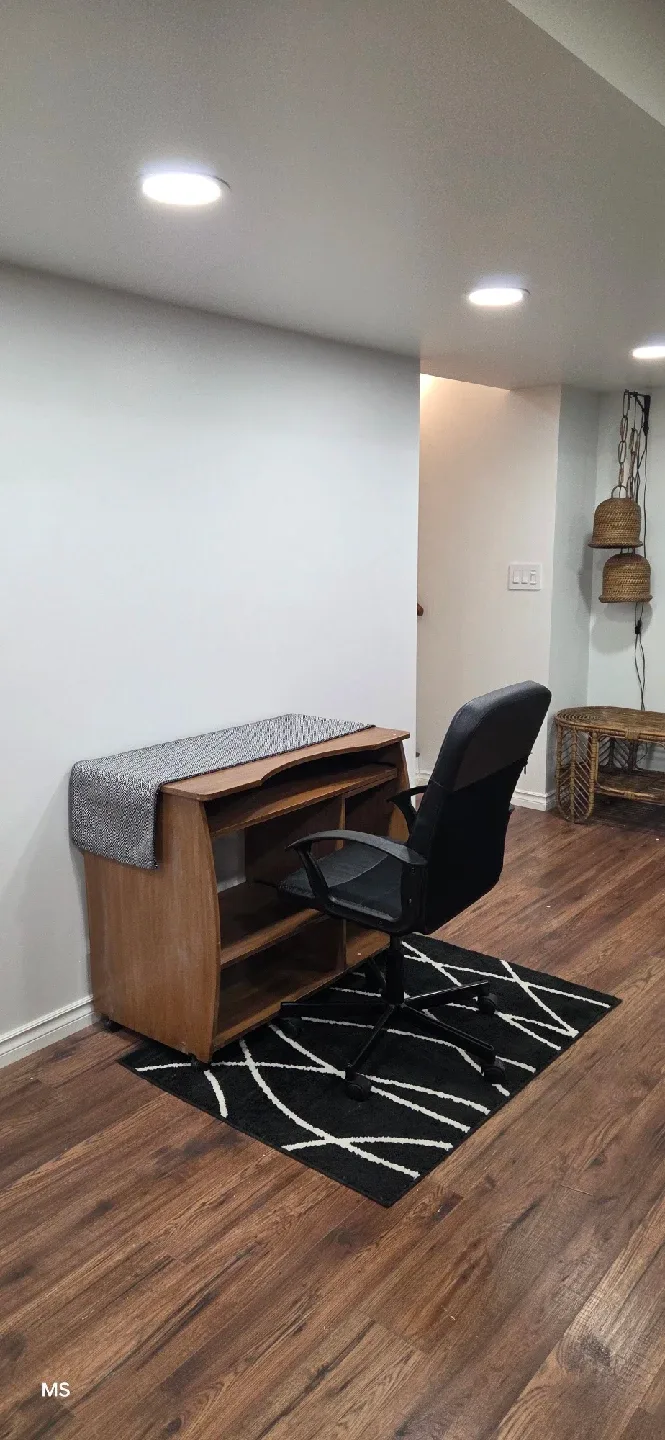 Furnished basement for rent image indicator(8)