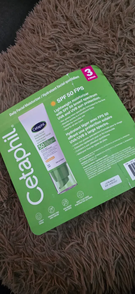 Cetaphil Daily Facial Moisturizer SPF 50 (3-pack) thumbnail