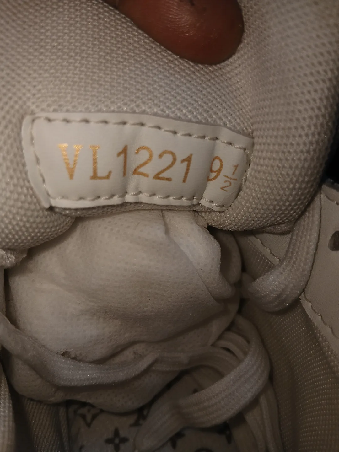 Louis Vuitton White & Black Sneaker image indicator(7)