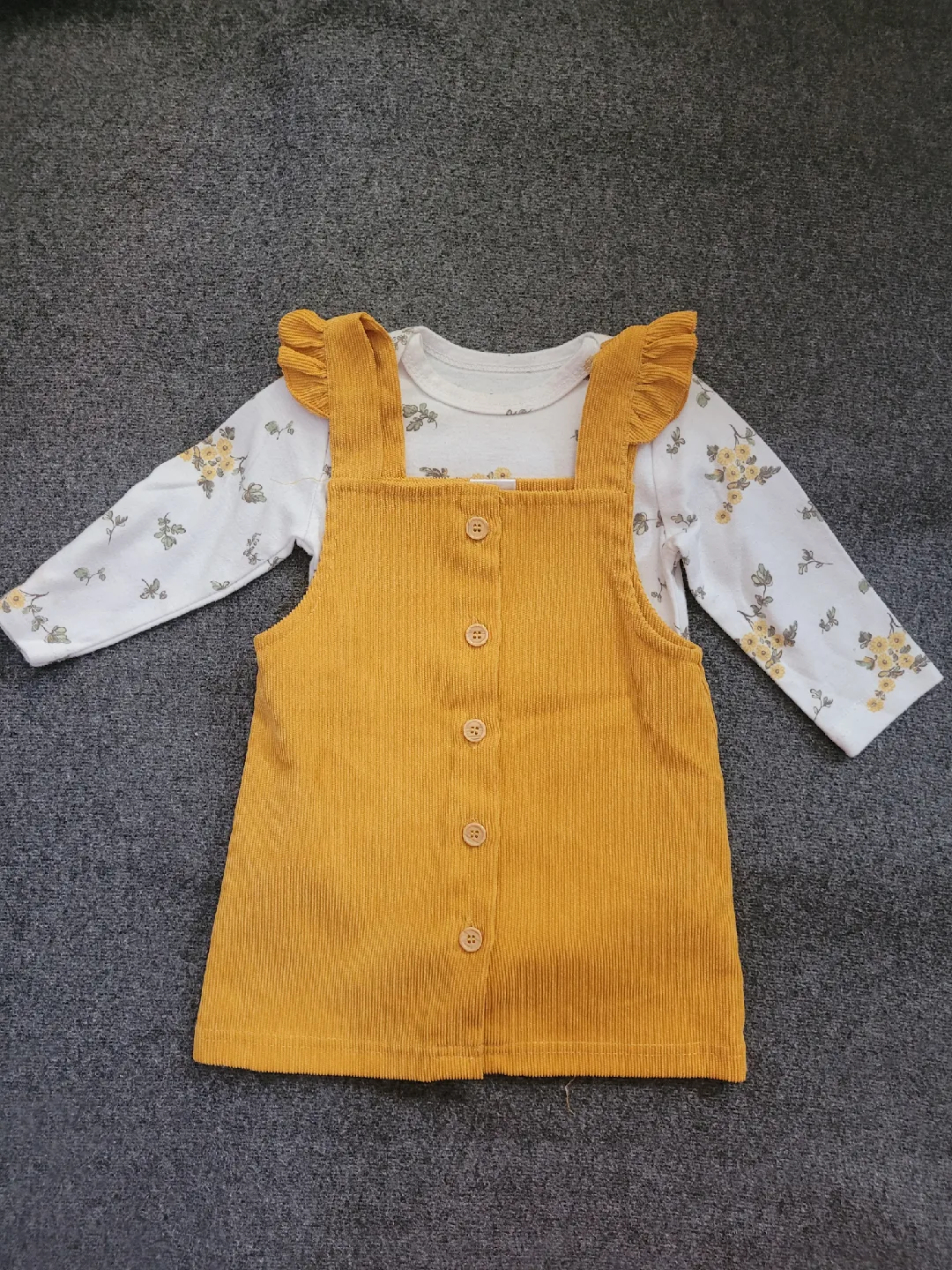 Baby Clothes Bundle - Carter's 6-9m image indicator(6)