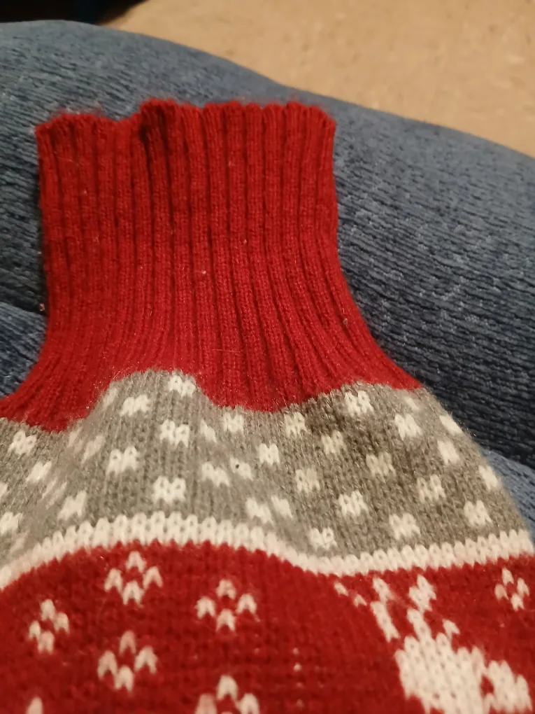 Red & White Dog Sweater image indicator(2)