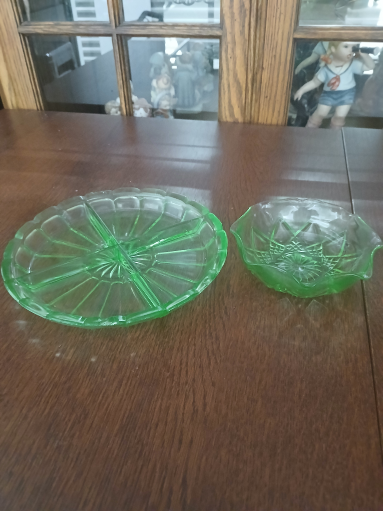 Vintage Uranium Glass Bowl & Plate Set - photo 2