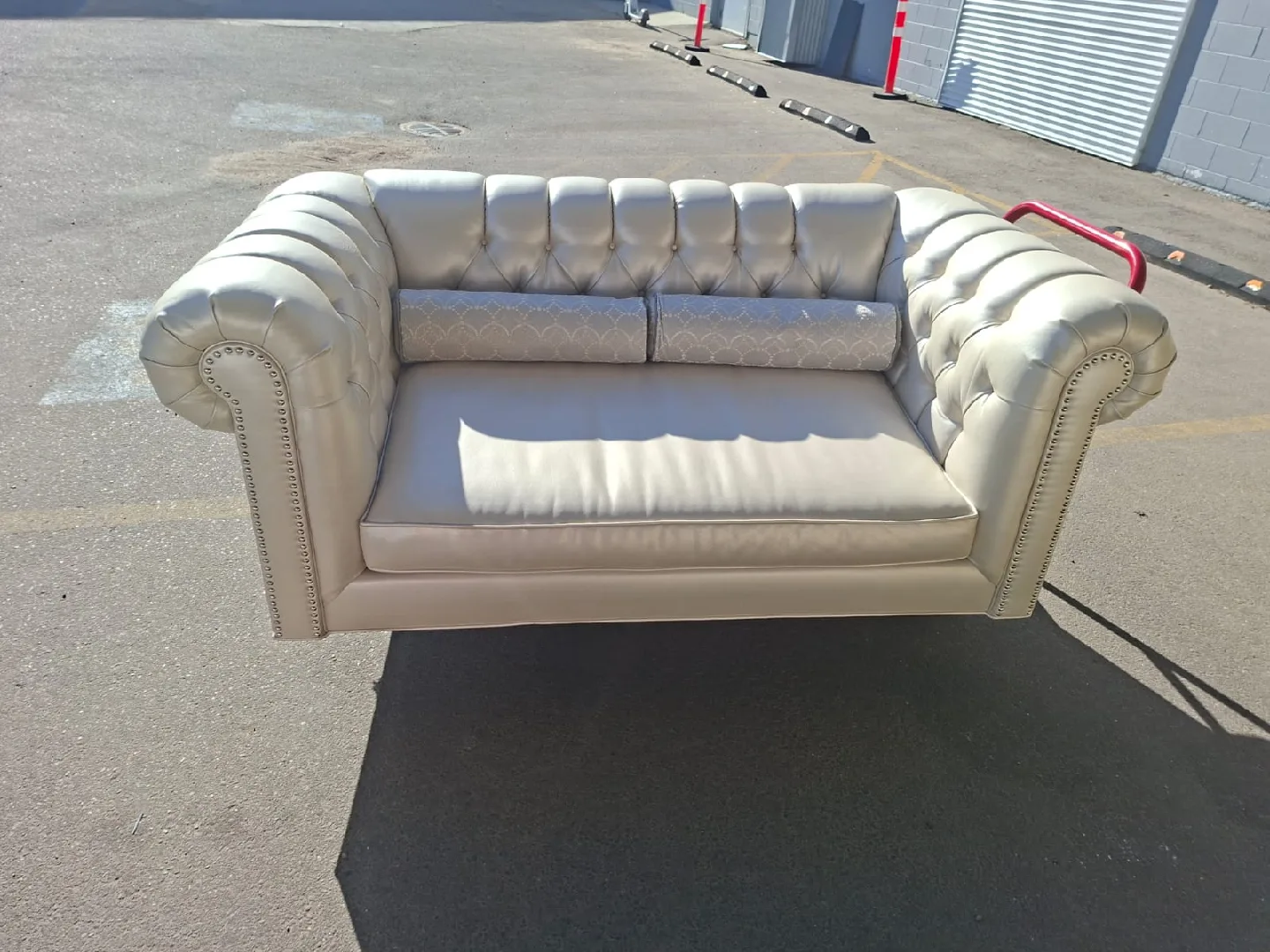 Chesterfield Style Sofa - Cream Colour image indicator(3)