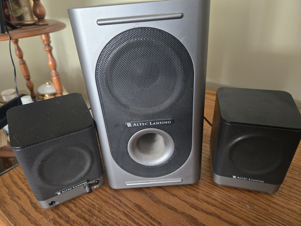 Altec Lansing 221 Amplified Speaker System 🥕