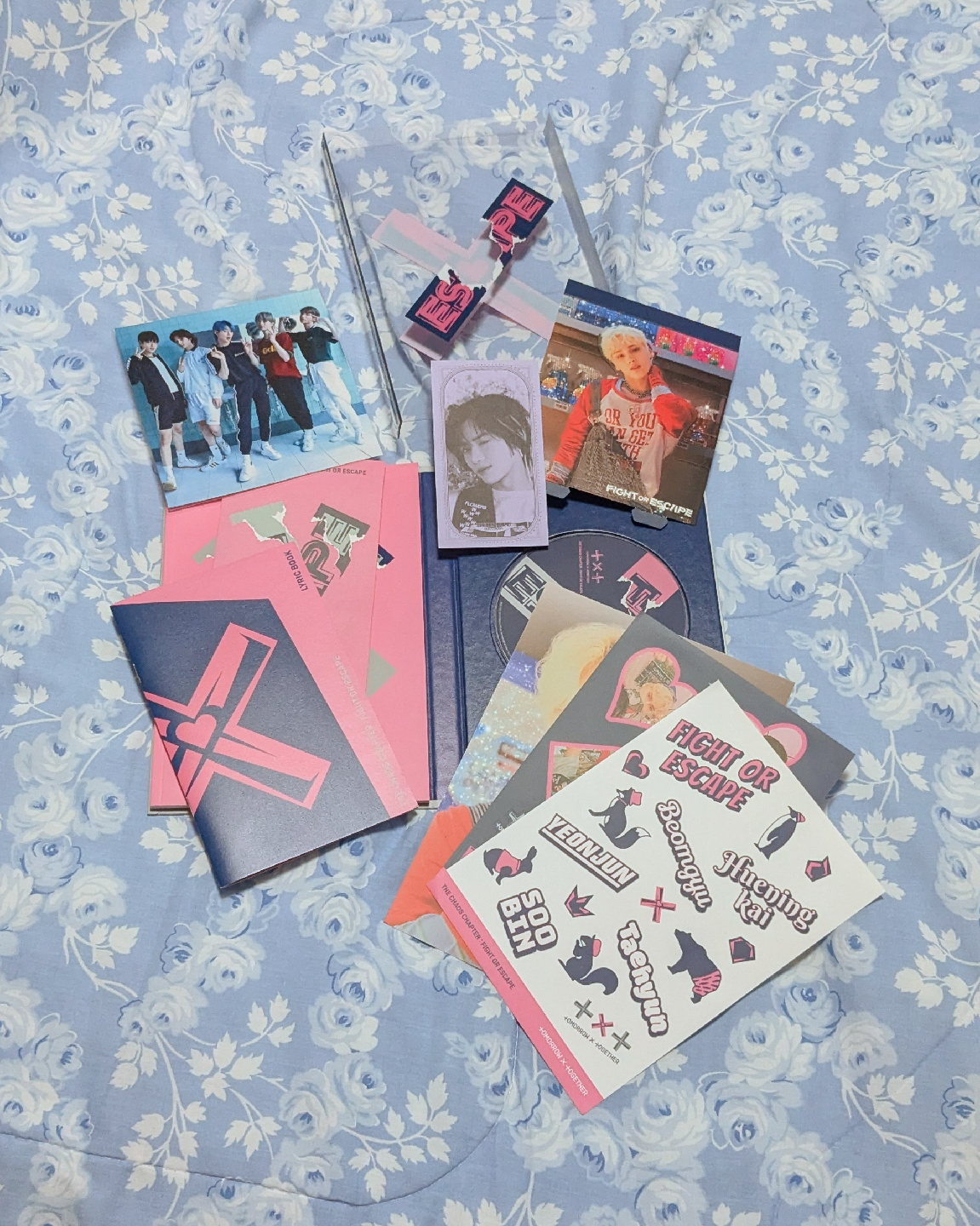TXT The Chaos Chapter: Fight or Escape Album - photo 2