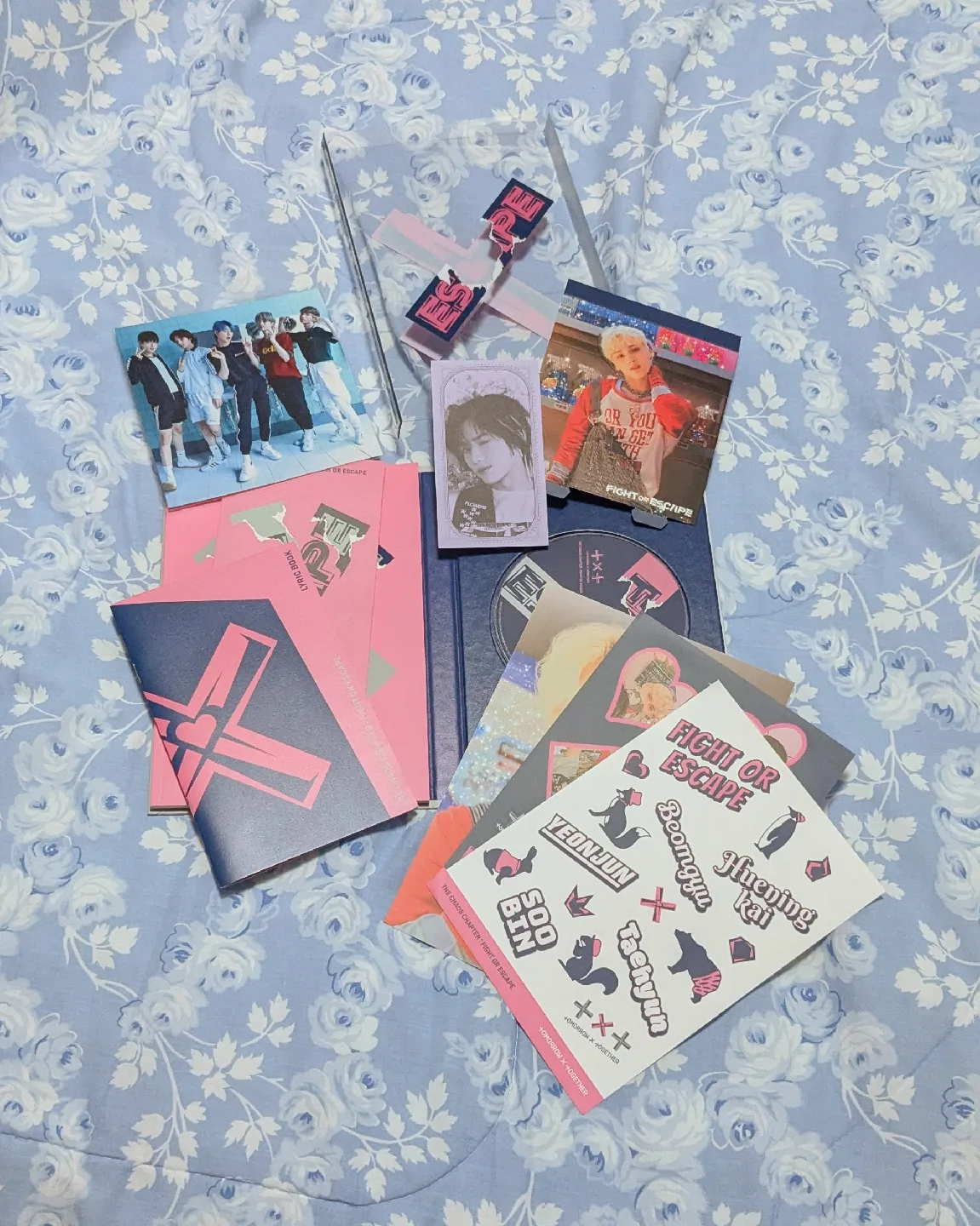 TXT The Chaos Chapter: Fight or Escape Album image indicator(2)