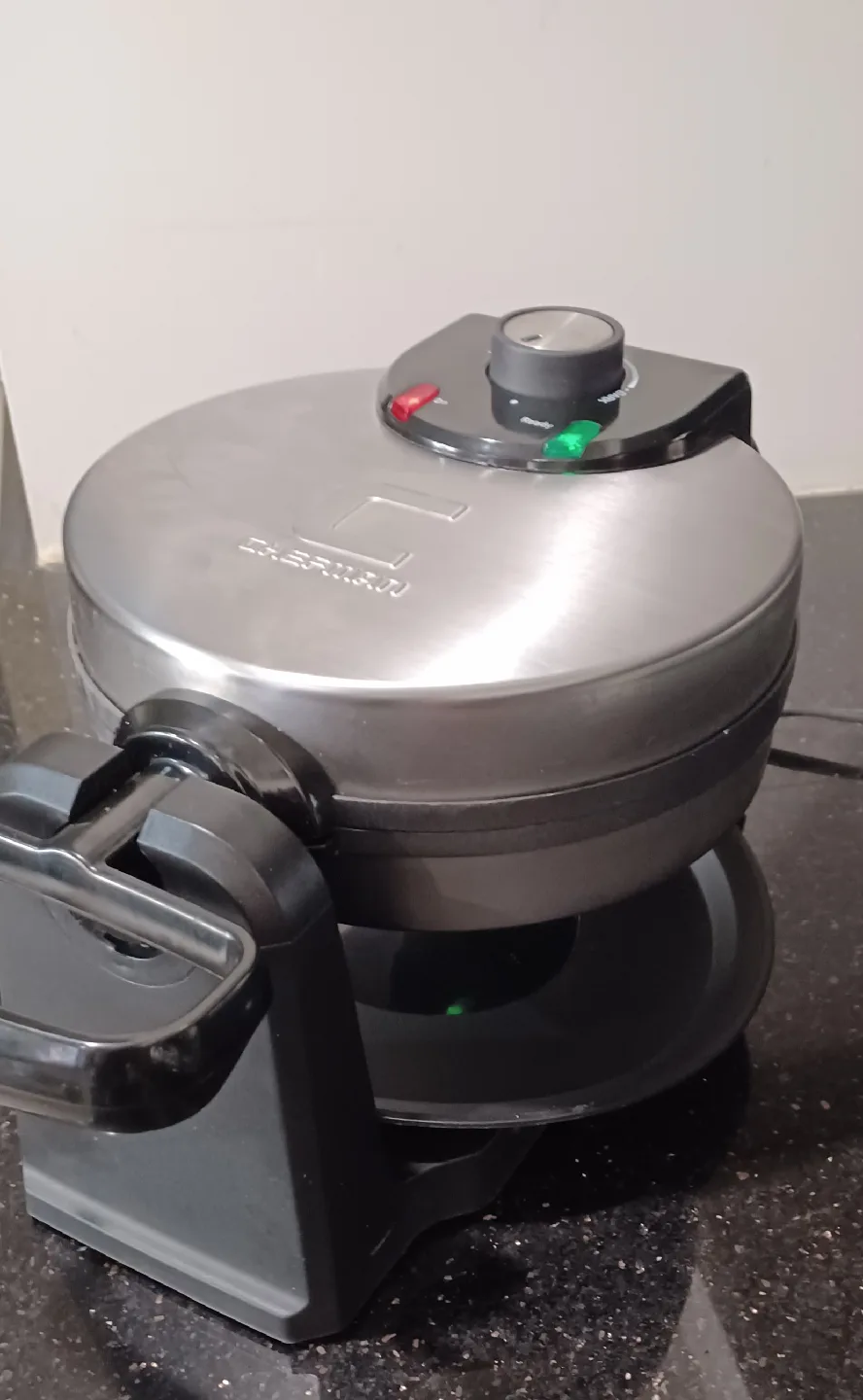Chefman Rotating Waffle Maker image indicator(2)
