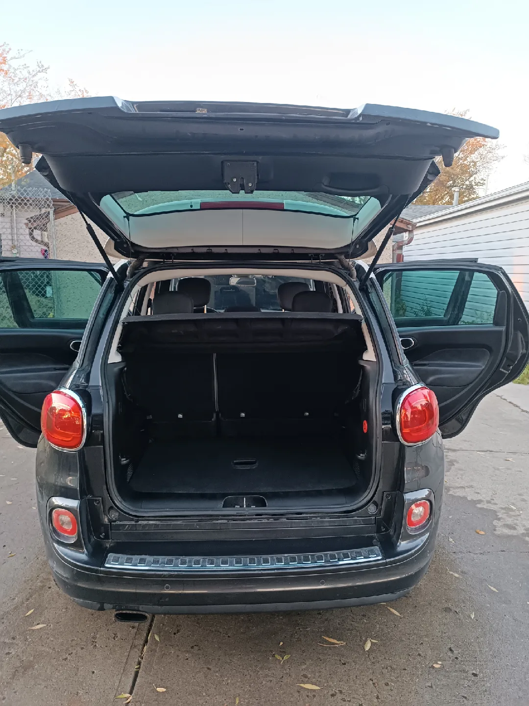 Fiat 500L (lounge) fully loaded with every option image indicator(10)
