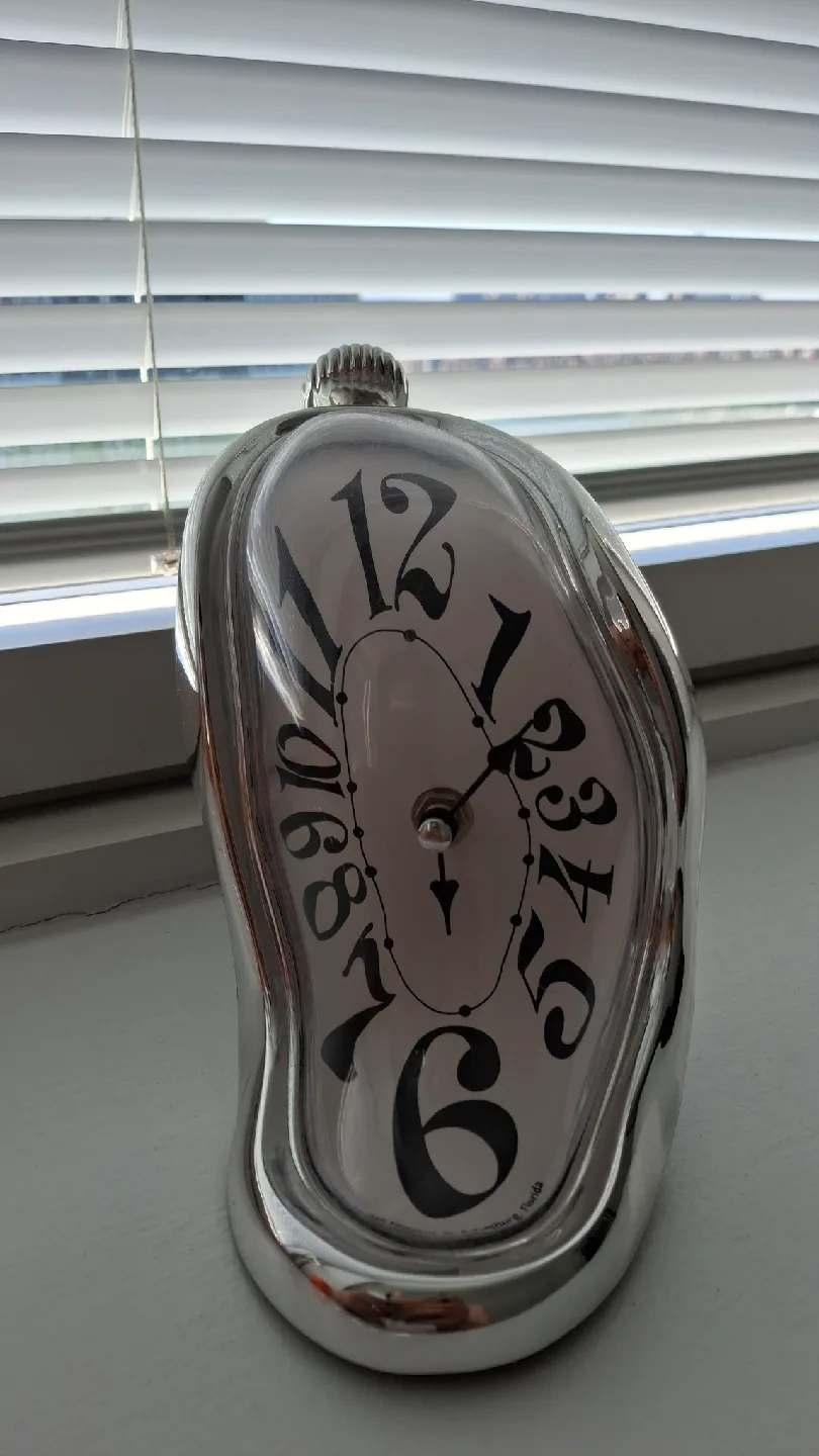 Salvador Dali Melting Clock image indicator(3)