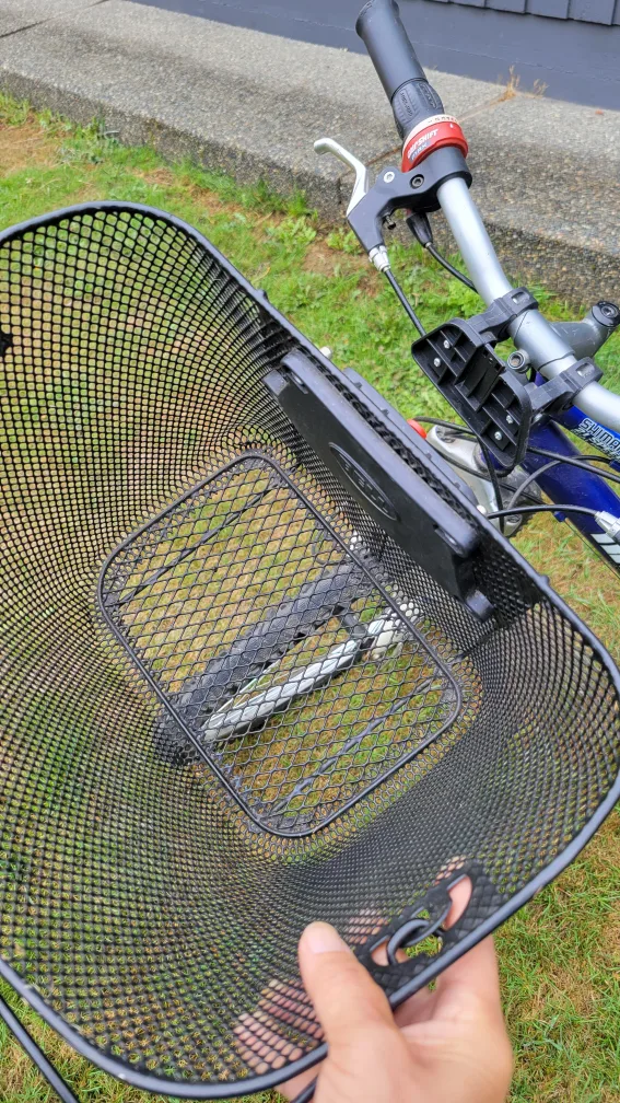 DLX 21Speed Bike W/$95Value Of RemovableBasket&XLSeat image indicator(4)