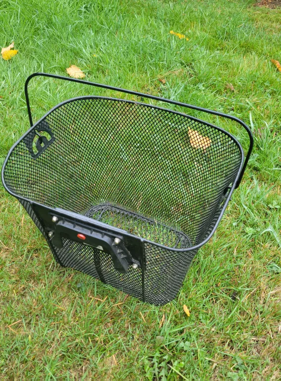 DLX 21Speed Bike W/$95Value Of RemovableBasket&XLSeat image indicator(5)