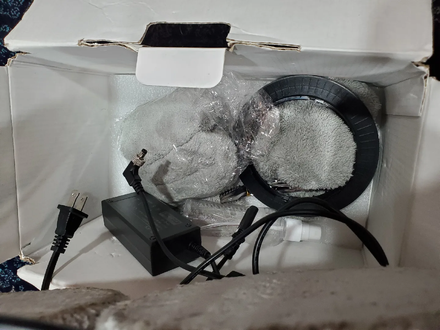 Chovery Window Cleaning Robot - Like New! image indicator(4)