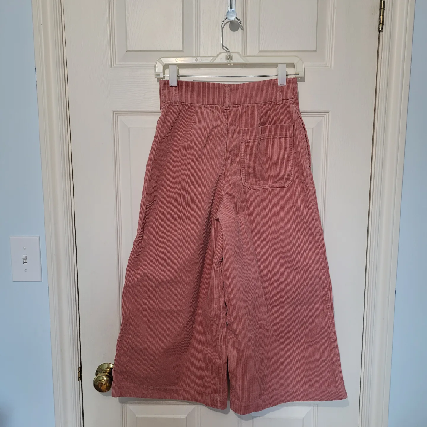 New Uniqlo Corduroy Wide Cropped Pants - Size 0 image indicator(2)