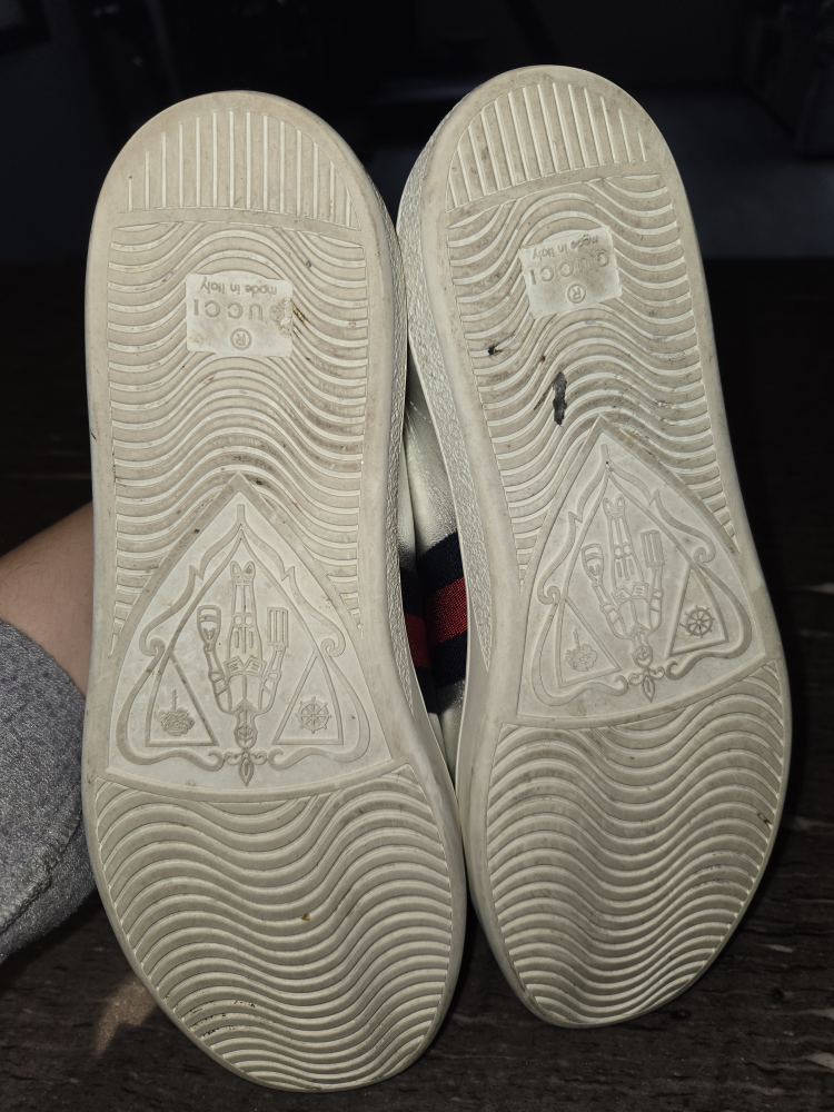 Gucci Metallic Silver Sneakers, Size 9 - photo 4