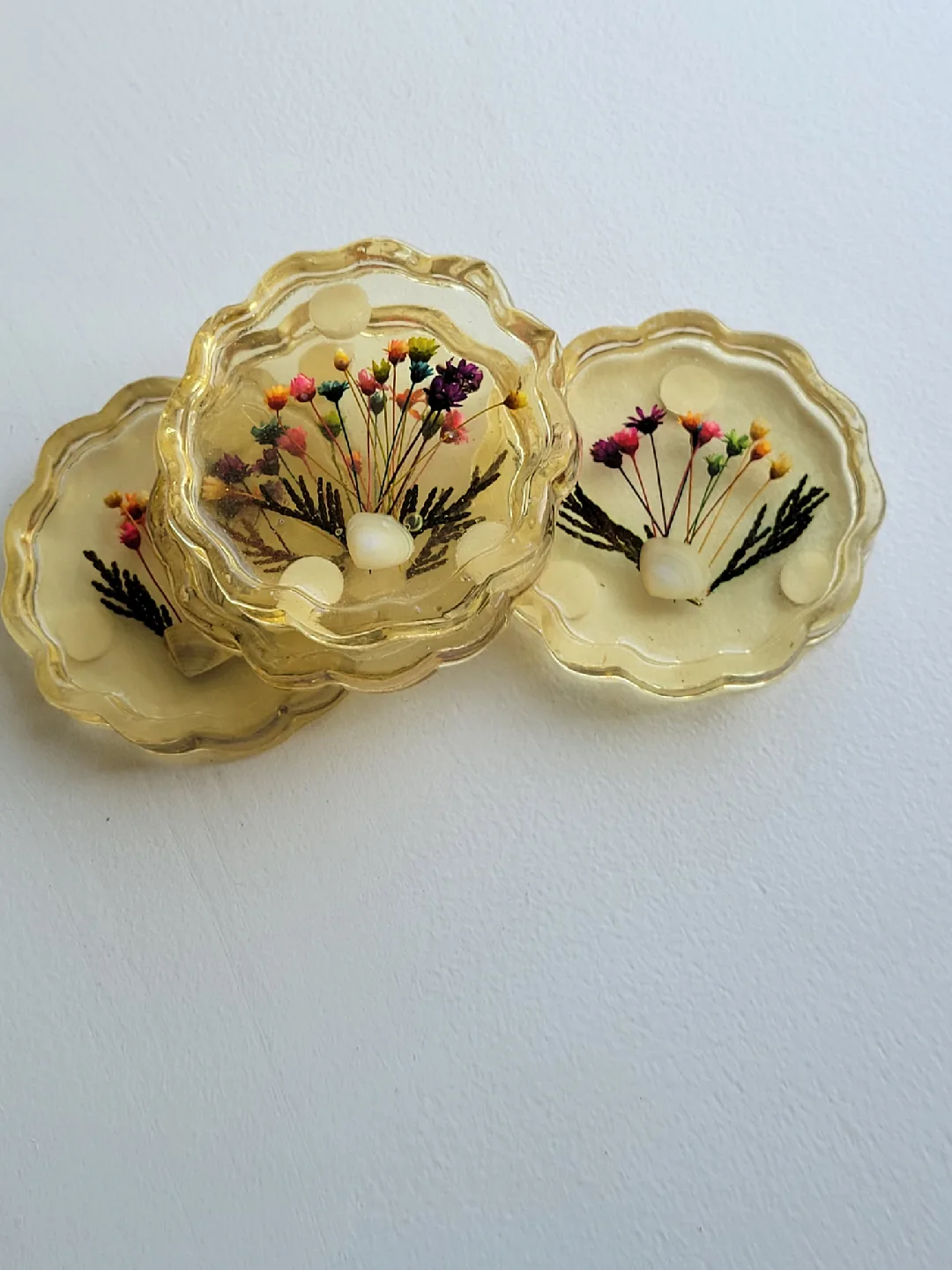 vintage Handmade Resin Coasters with Dried Flowers and Shells image indicator(2)