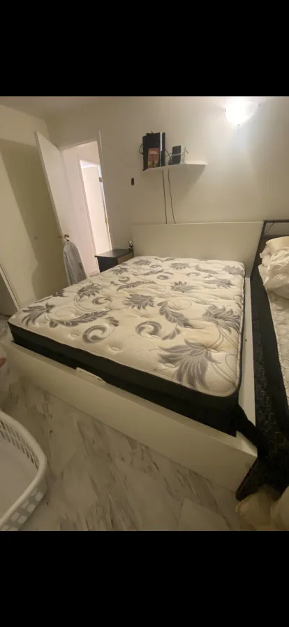 queen  beds with mattress image indicator(2)