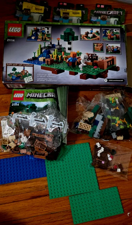 LEGO Minecraft 21114 The Farm + Steve Action Figures thumbnail