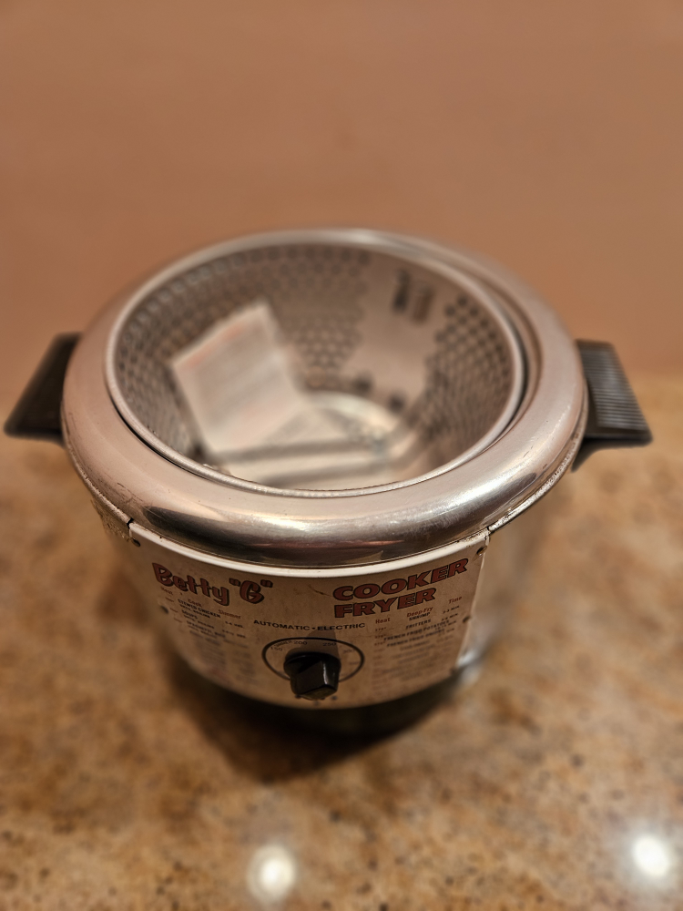 Betty G Cooker Fryer - Automatic Electric - photo 2