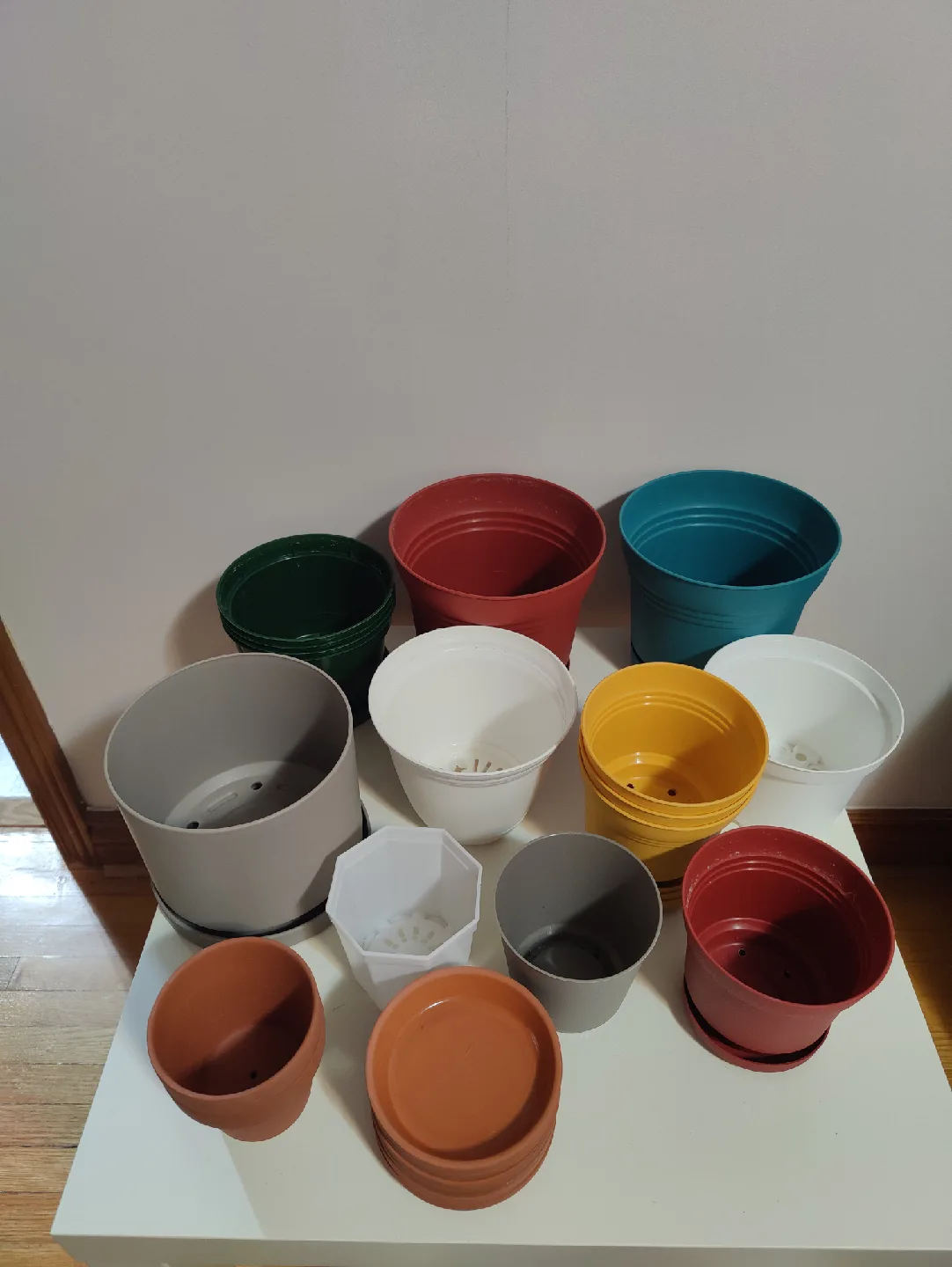 Assorted Plant Pots - Variety of Colours & Sizes thumbnail