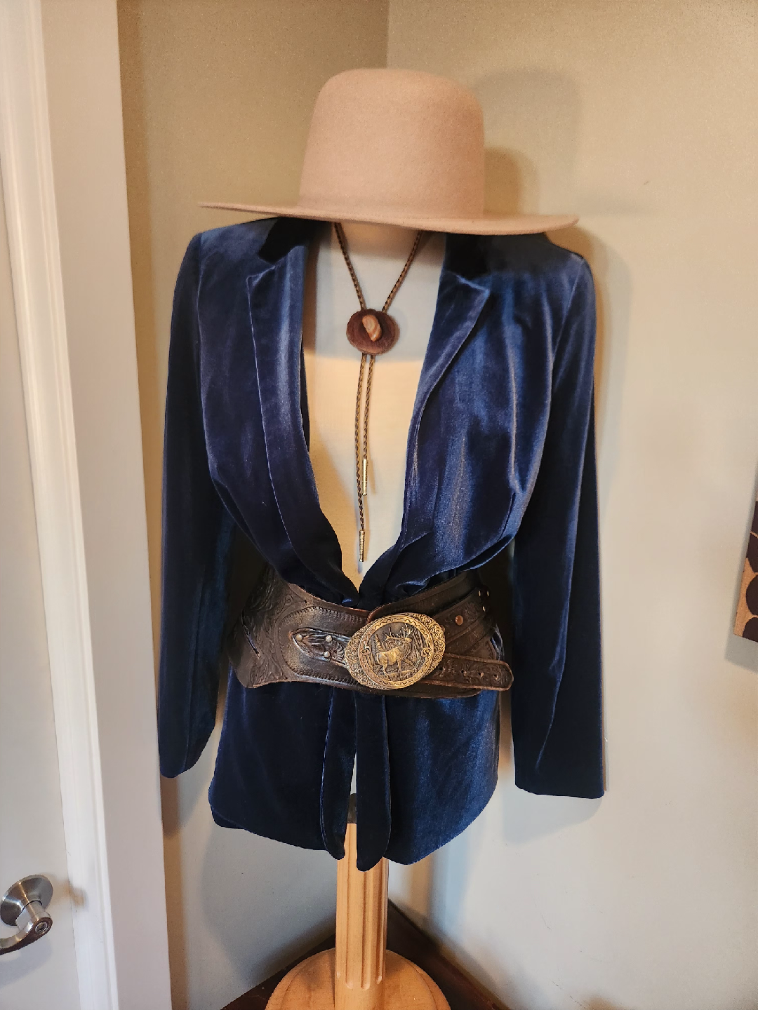 Vintage Blue Velvet Blazer size 16/18 belt not for sale - photo 2