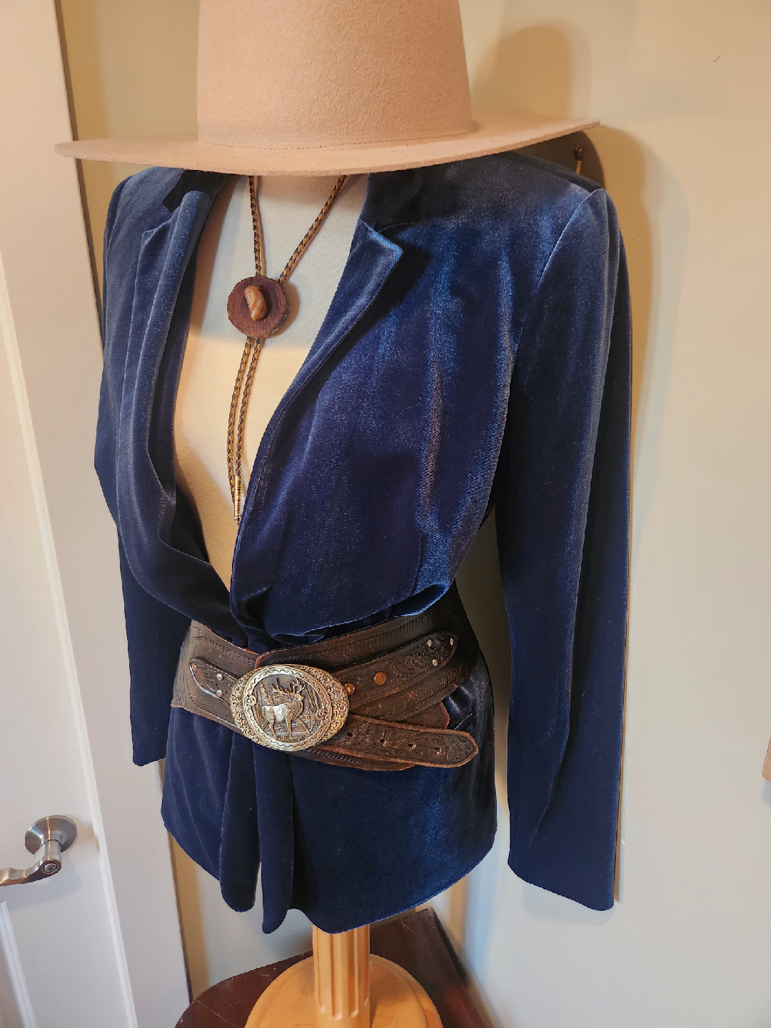 Vintage Blue Velvet Blazer size 16/18 belt not for sale - photo 3