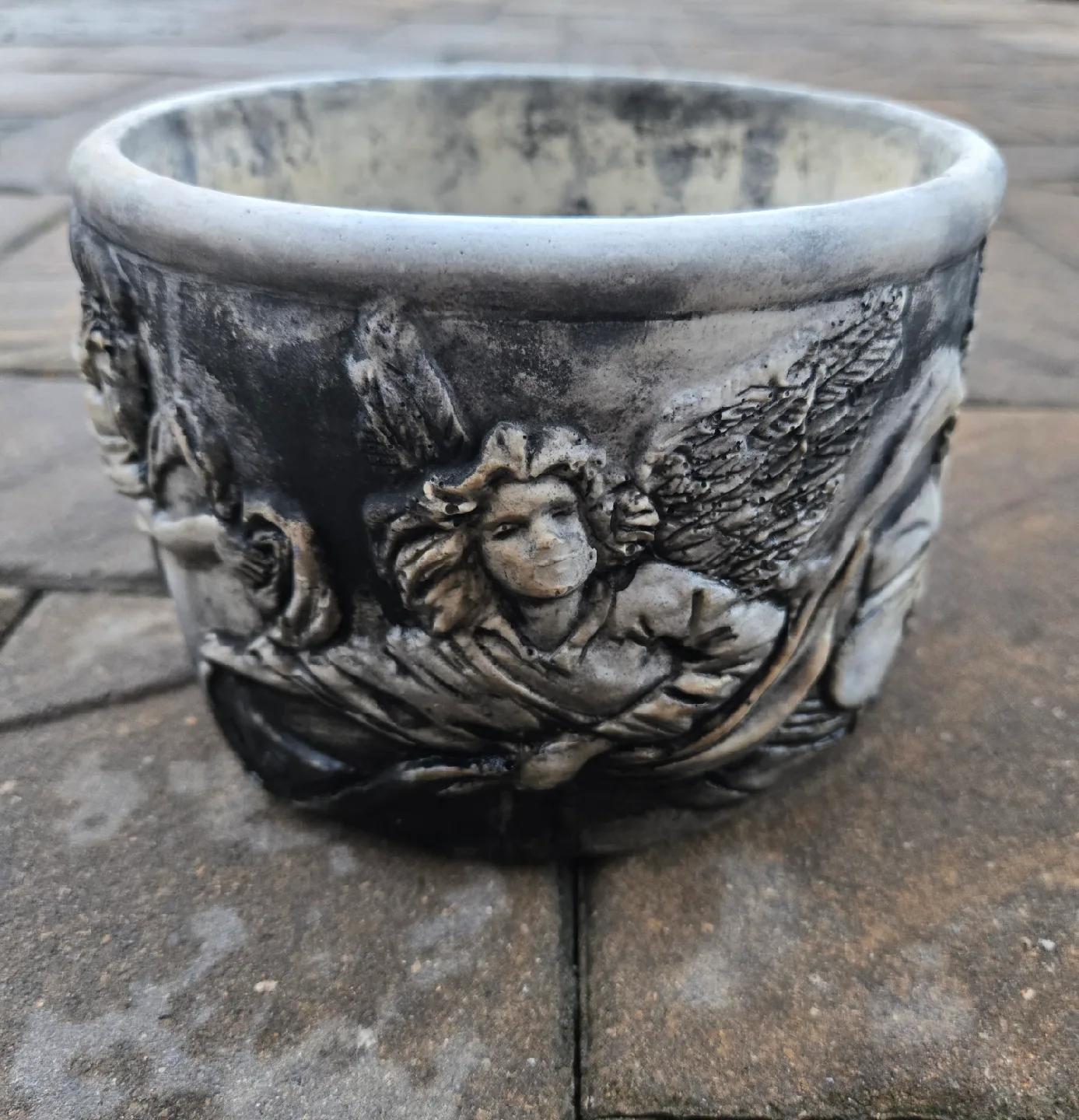 7" Angel Design Planter Pot image indicator(2)
