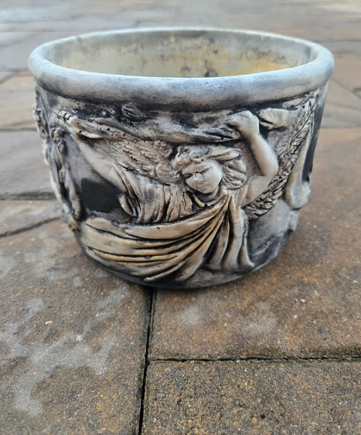 7" Angel Design Planter Pot image indicator(3)