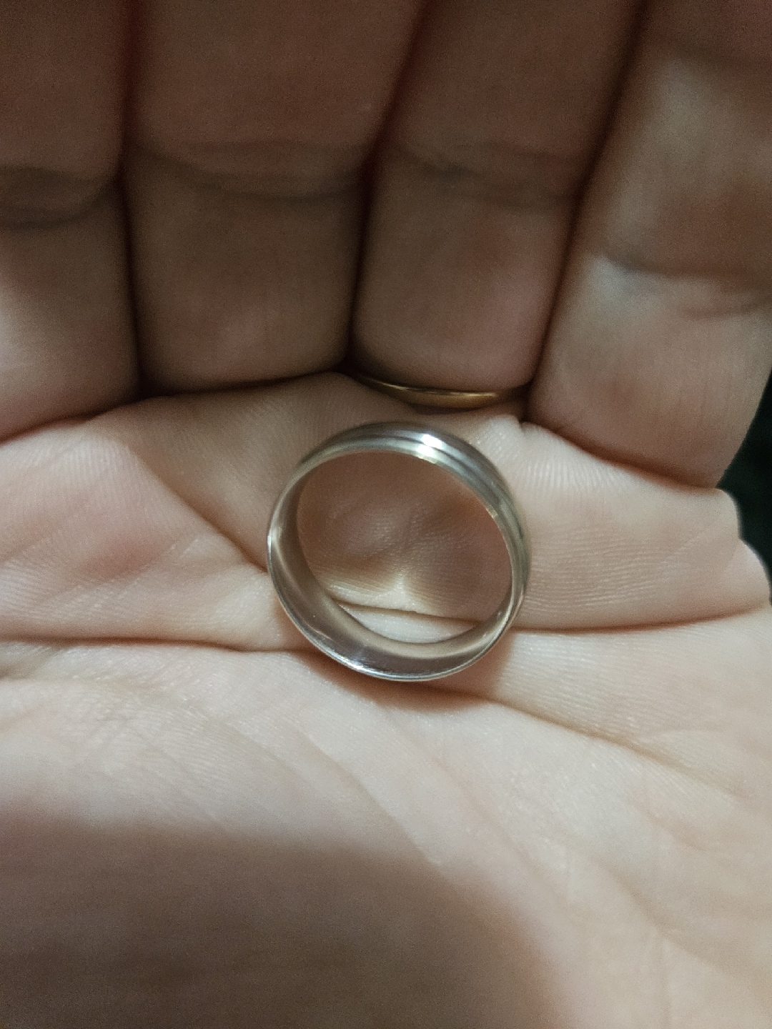 10K White Gold wedding band - photo 2