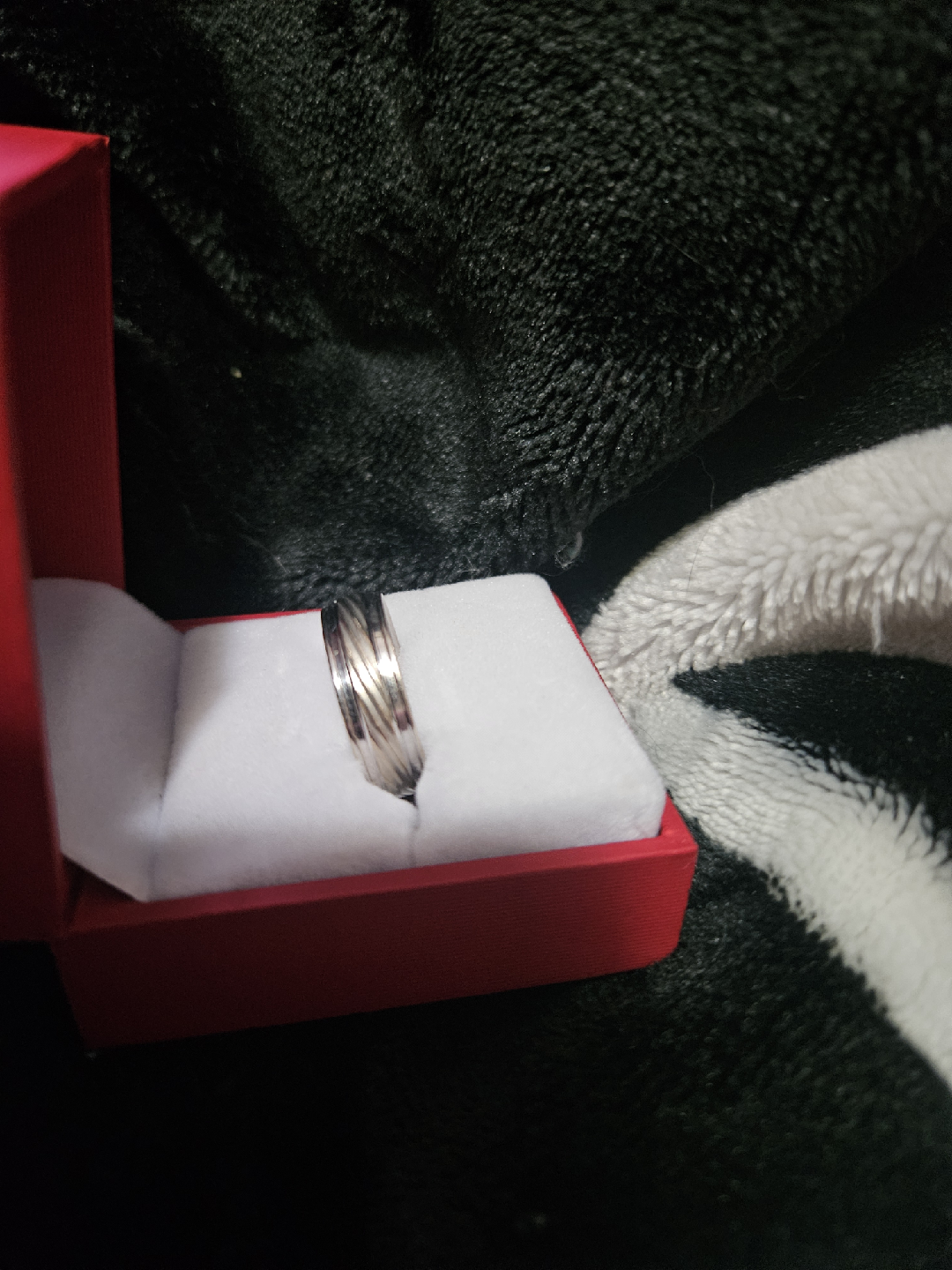 10K White Gold wedding band - photo 4
