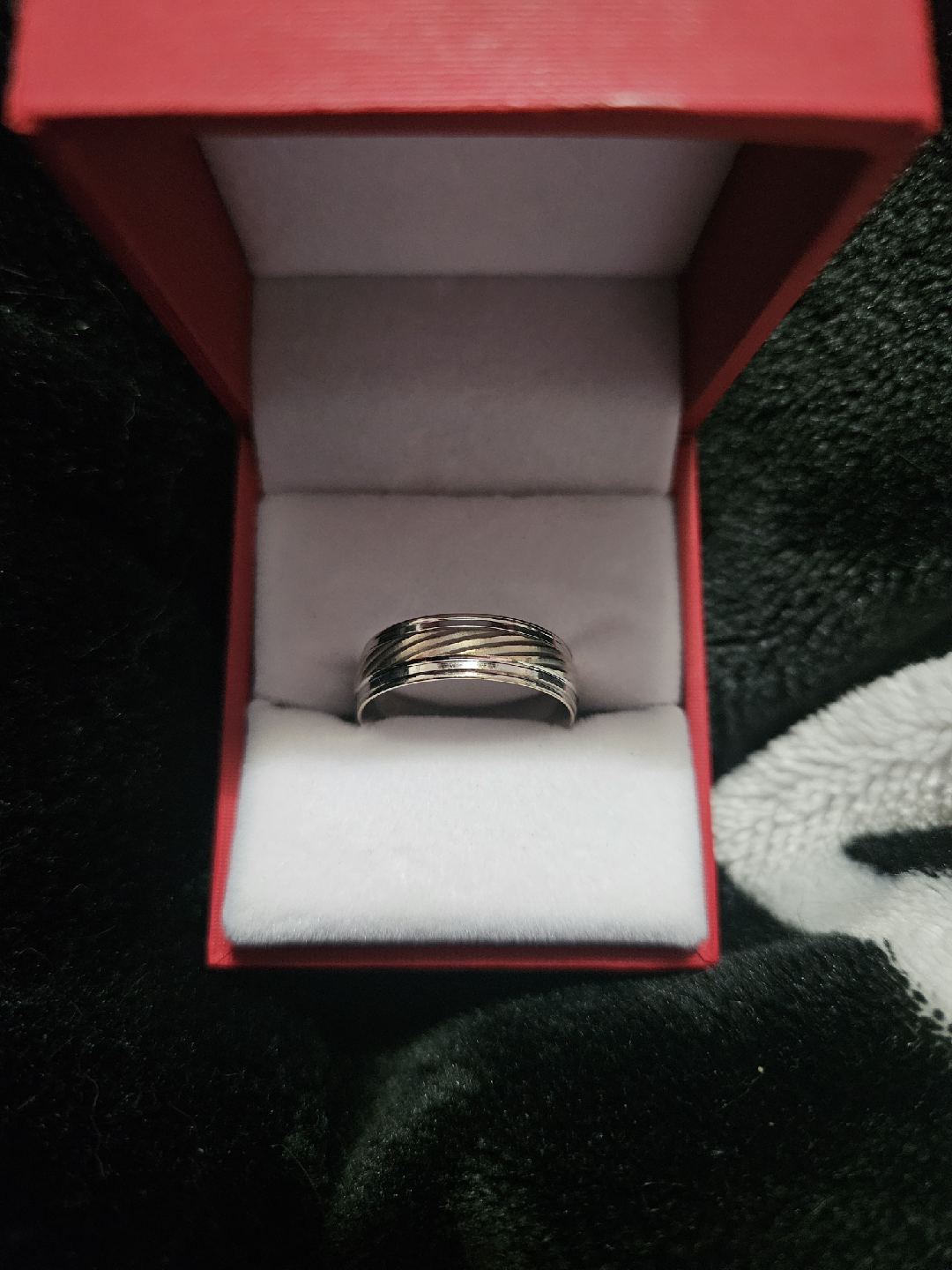 10K White Gold wedding band - photo 5